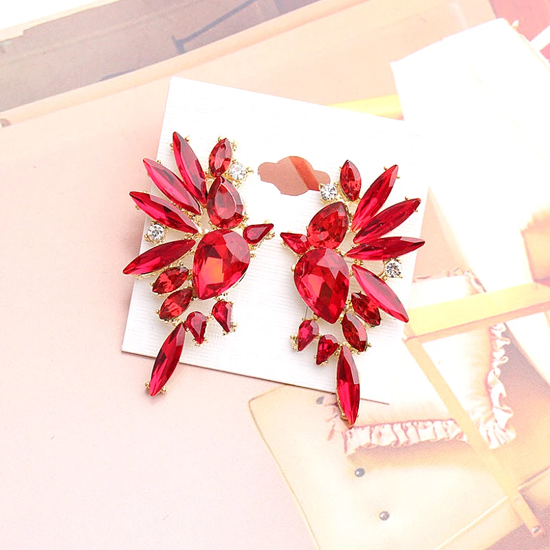 crystal-wing-statement-earrings_1320_25m9.webp