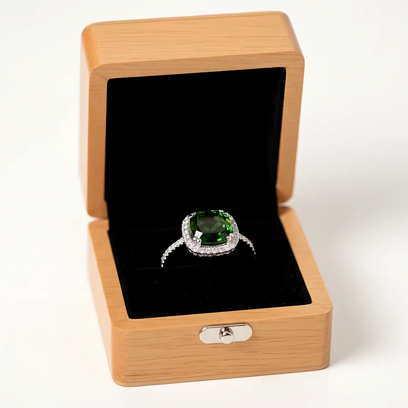 green-square-halo-ring_1320_5ghc.webp