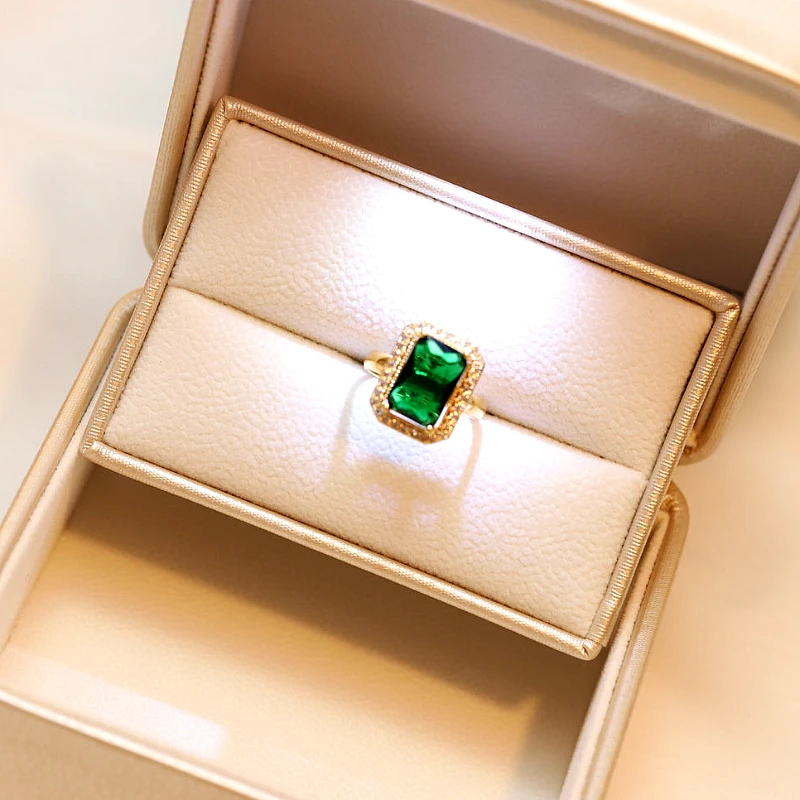 luxury-green-gem-gold-premium-jewel_1320_g4yd.webp