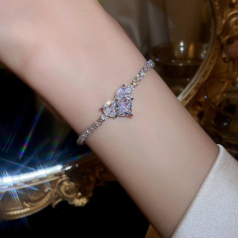 silver-tone-sparkling-crystal-heart_1320_cwur.webp